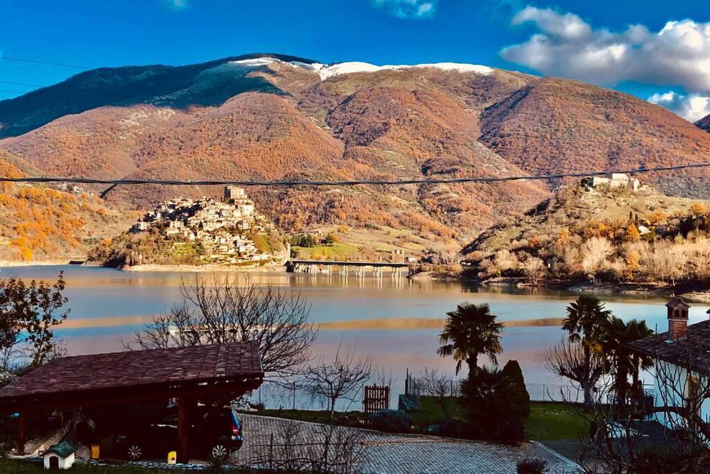Stanza Con Terrazzo Vista Lago - Lakeholiday Castel di Tora Luaran gambar