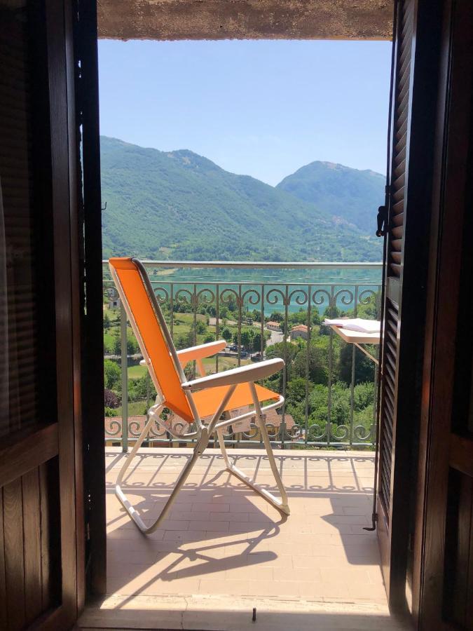 Stanza Con Terrazzo Vista Lago - Lakeholiday Castel di Tora Luaran gambar
