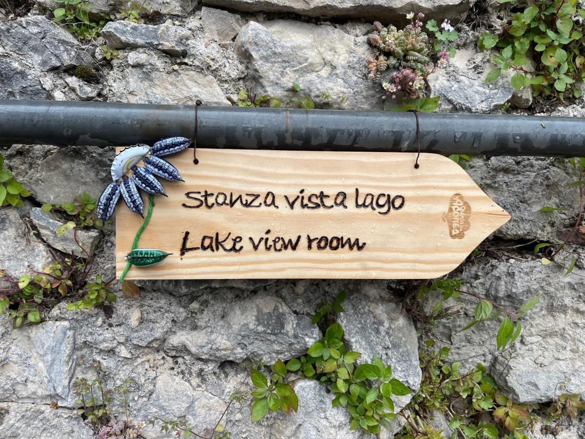 Stanza Con Terrazzo Vista Lago - Lakeholiday Castel di Tora Luaran gambar